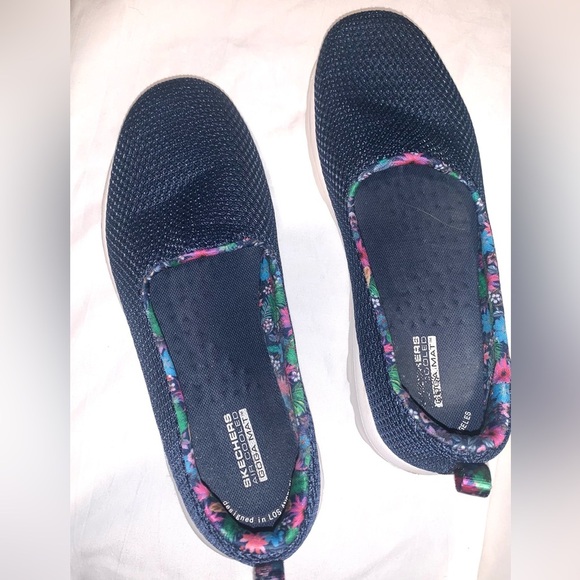 Skechers GOWalk Classic Vegan Washable Slip-Ons - Summer Blossom 8 - Picture 3 of 10